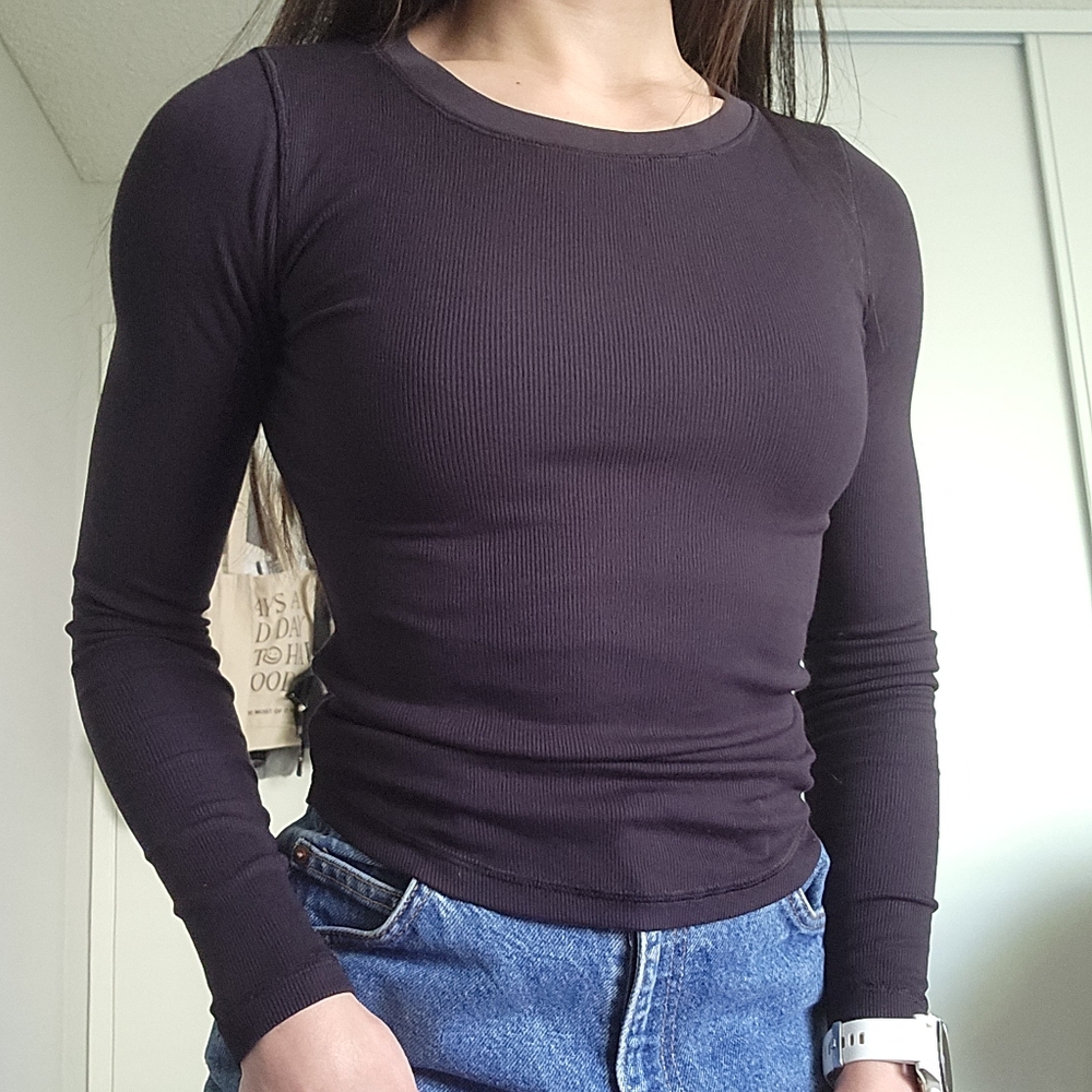 🌸 wilfred | Long Sleeve Ribbed Crewneck T-shirt - Black